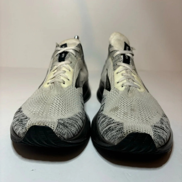 Brooks Women's Levitate 4 Running Shoes size 10 Medium(B) 1203351B121 BLK/WHT - Picture 9 of 9